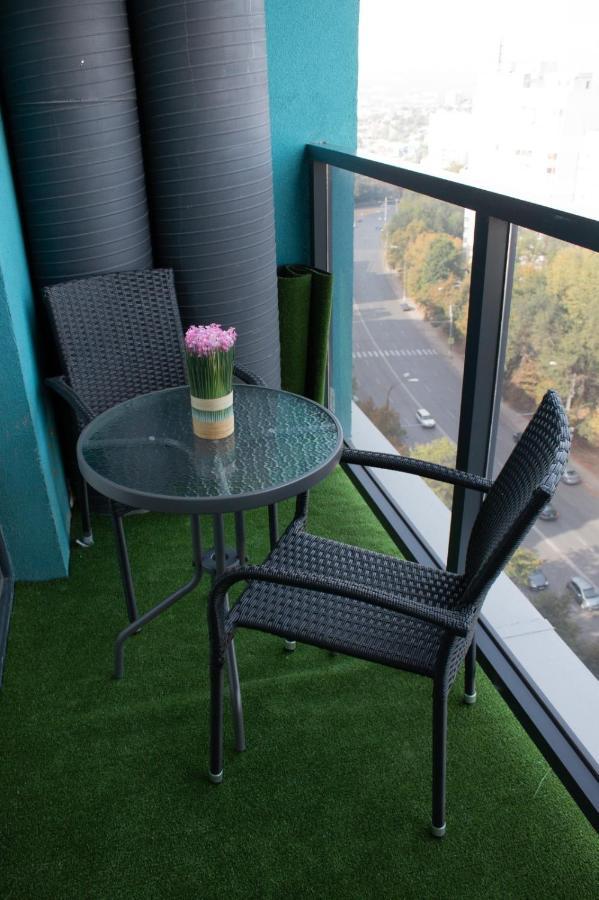 Oasis Premium Class 1Bd Apartment With Living Room Chisinau Exterior photo